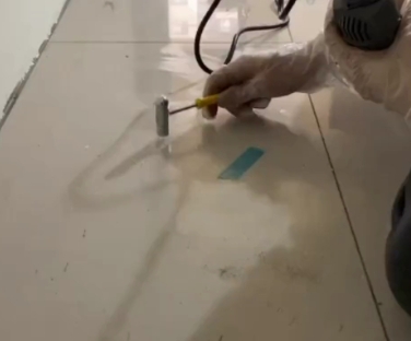 南皮瓷砖开裂维修公司专业分享瓷砖在铺贴前如果没有沥干水分，将会导致以下问题